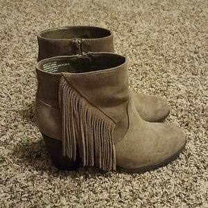 Madden Girl tan suede fringe booties